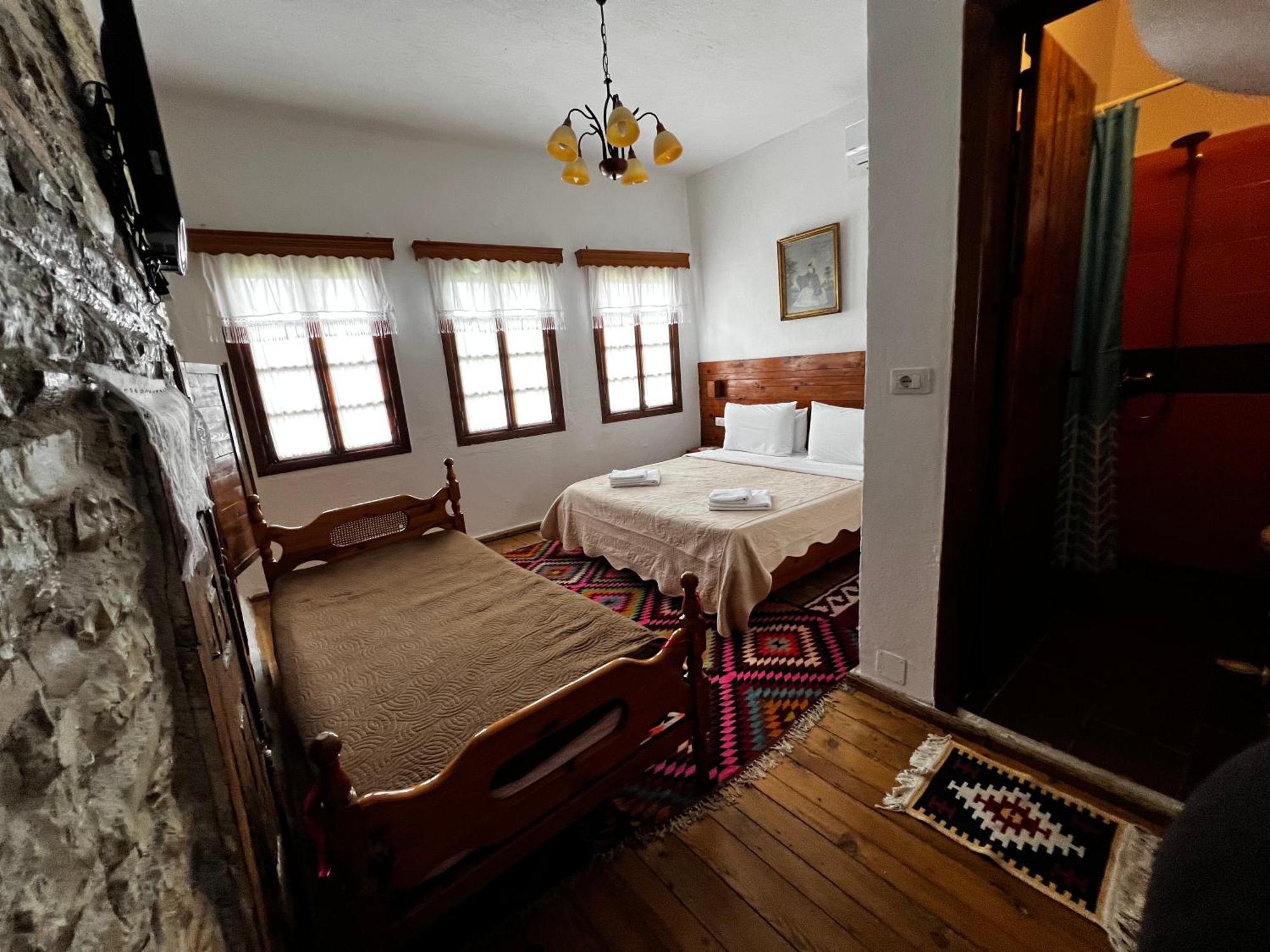 Guest House Salaria ジロカストラ エクステリア 写真