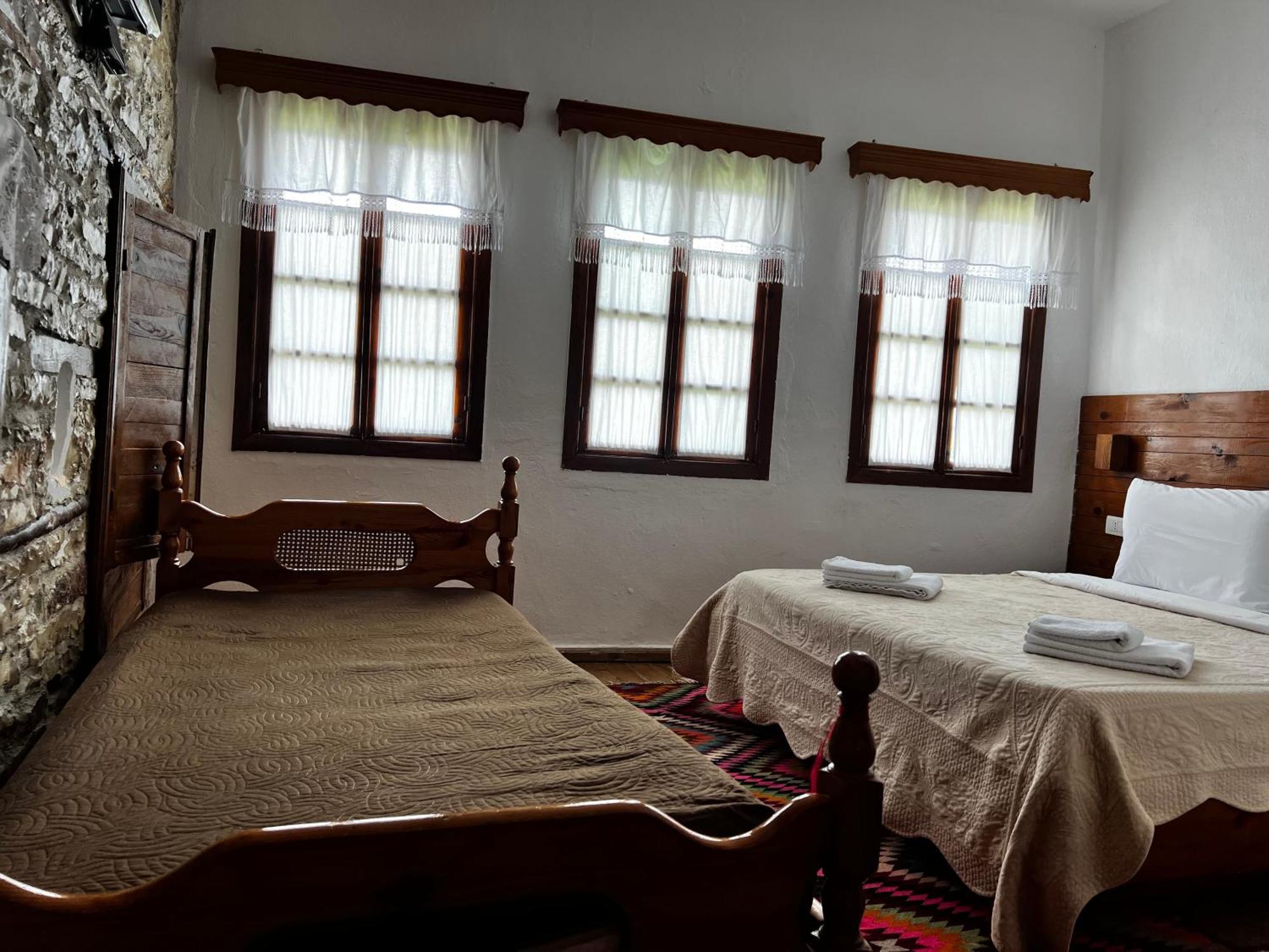Guest House Salaria ジロカストラ エクステリア 写真
